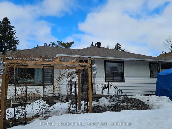 8 Sturgeon Bay Rd, Severn, ON L0K 1E0