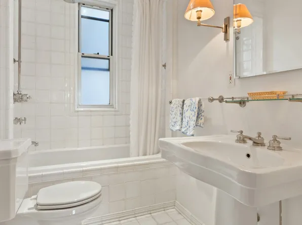 125 East 63rd Street image 9 of 10