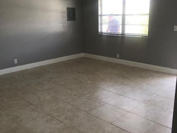 5th image of 3556 William St #3556