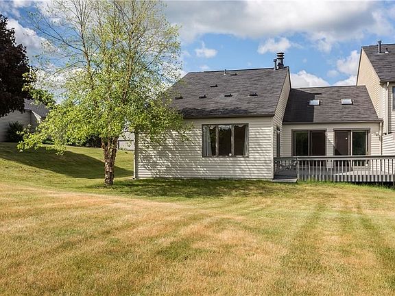 3rd image of 5983 Bay Hill Cir