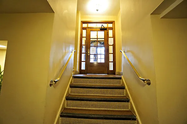 Sold by Anna Pinto Realty | media 8