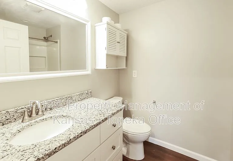 1016 SW College Ave — Photo 13