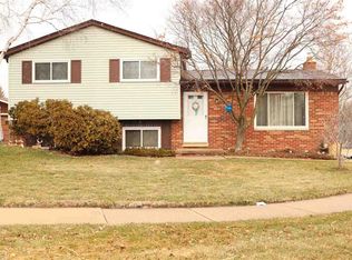 15741 Exeter Ct, Fraser, MI 48026