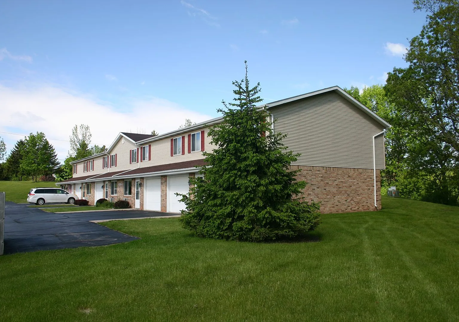 Hillside Townhomes — Photo 1