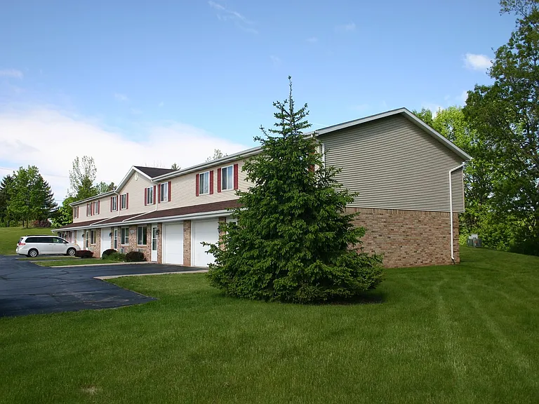 1516 Vogt Dr — Photo 1