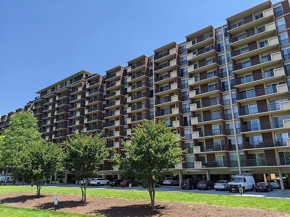 1st image of 1300 Army Navy Dr APT 509