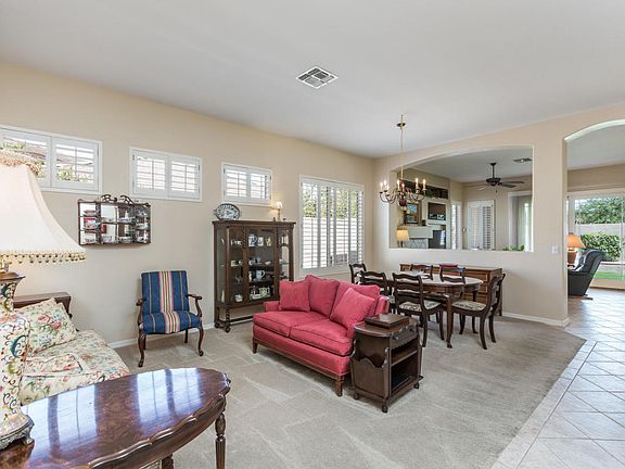 4th image of 920 W Oriole Way