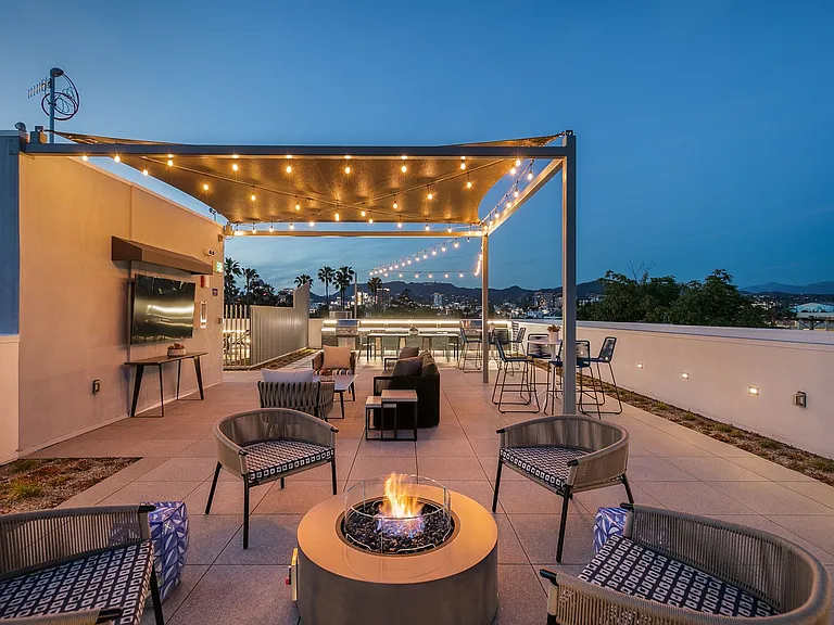 Empire at Larchmont — Photo 25