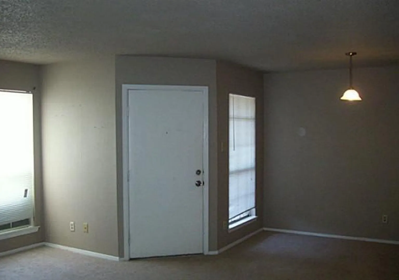 Cozy 1 Bed and 1 Bath (Ground Floor) Condo Features. Full-size Washer and Dryer connections. — Photo 3