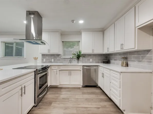 709 Bedford Ct W, Hurst, TX 76053