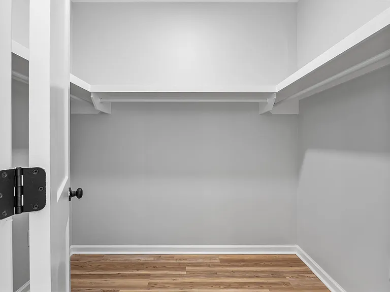 410 Lincolnshire Blvd — Photo 18