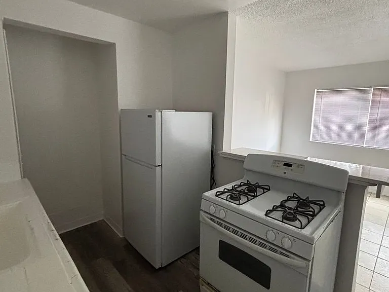 1760 Henderson Ave #5A — Photo 3