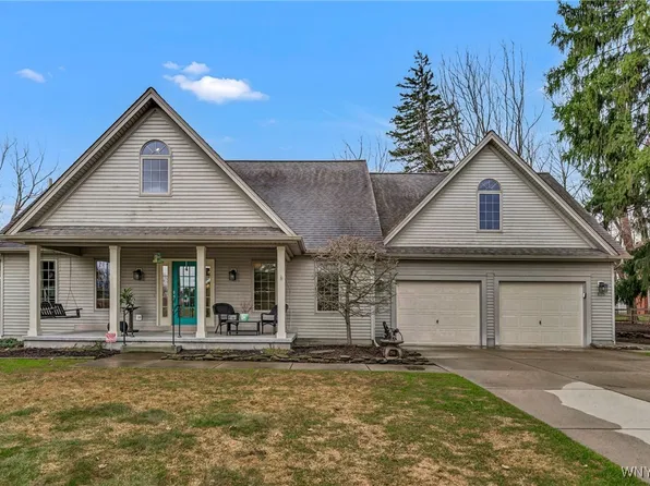 8175 Roseville Ln, East Amherst, NY 14051