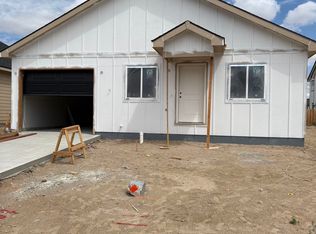 4748 Pontiac St, Mills, WY 82644