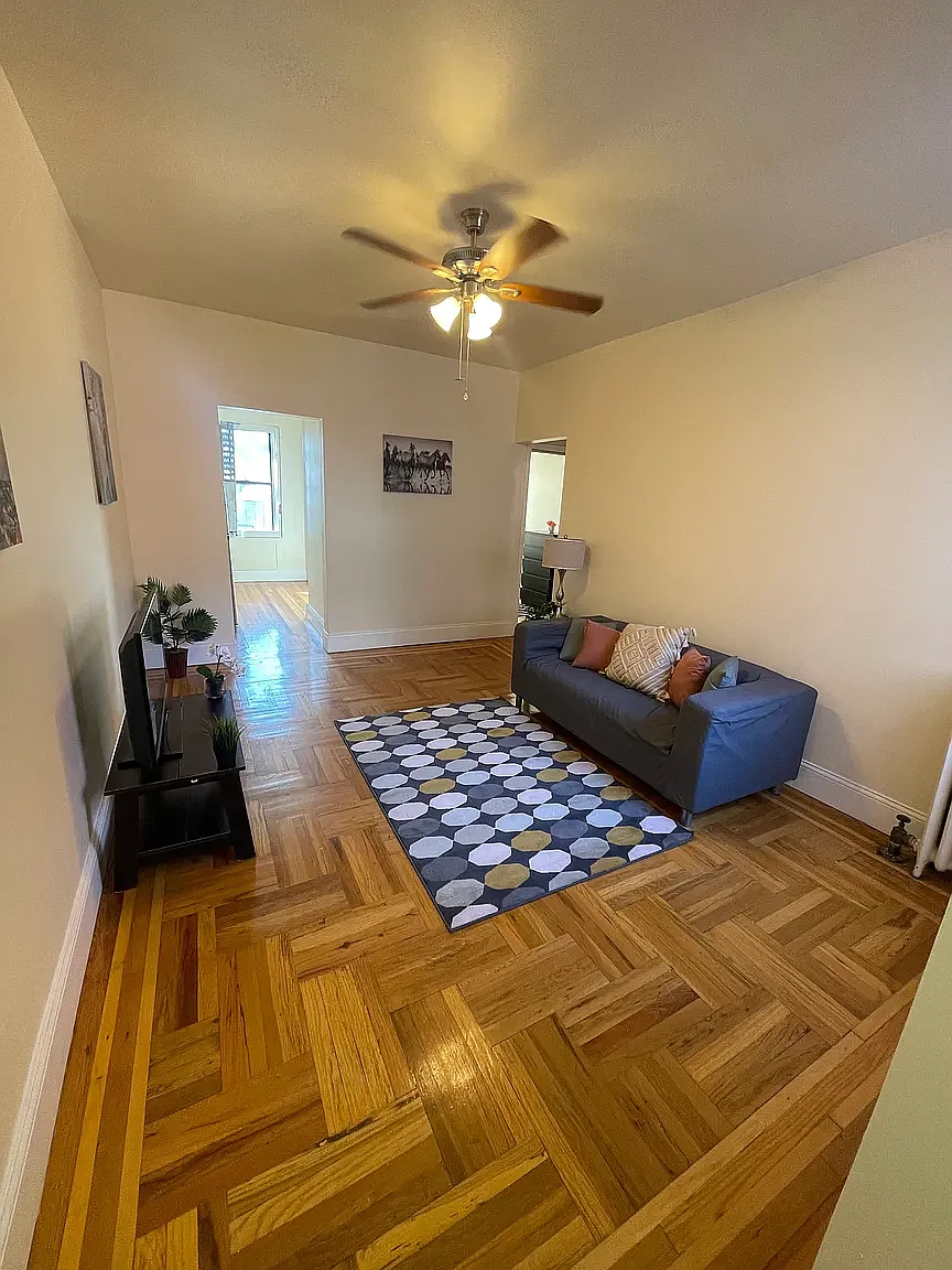 27 Broadway Terrace — Photo 2