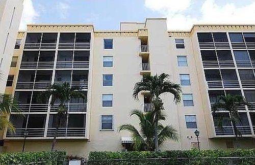 3rd image of 2935 NE 163rd St APT 2R