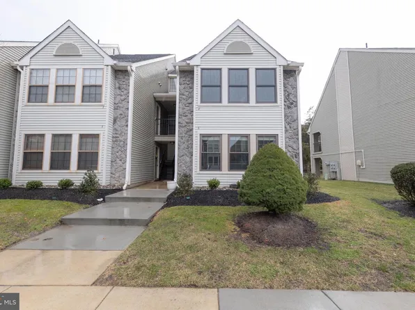 6 Chelmsford Ct, Marlton, NJ 08053