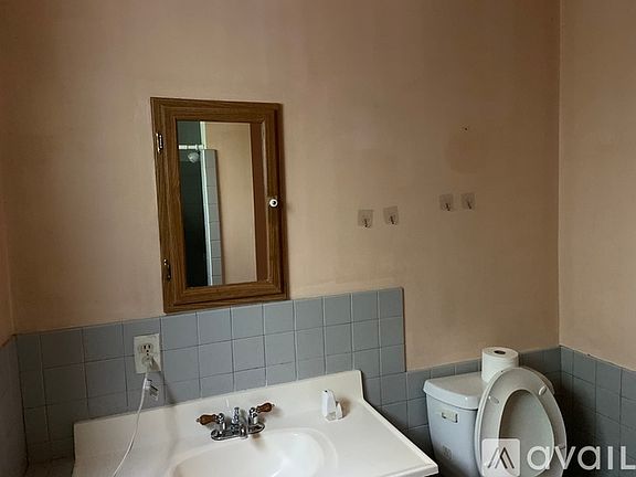 4th image of 6612 Saloma Ave