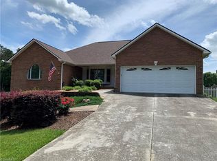 212 Ellenton Ct, Lexington, NC 27295