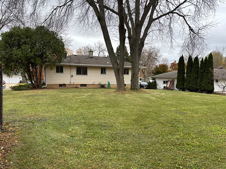 4806 Goldfinch Dr — Photo 2