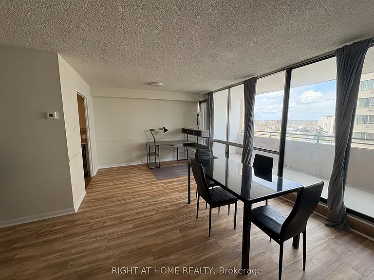 380 King St #903 — Photo 2