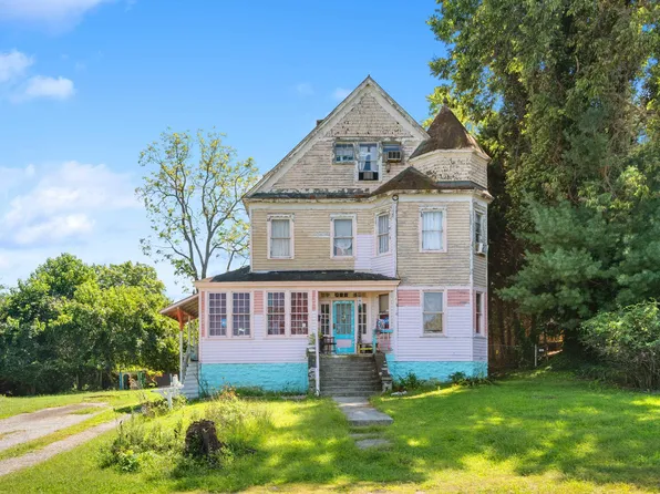 216 3rd St, Radford, VA 24141