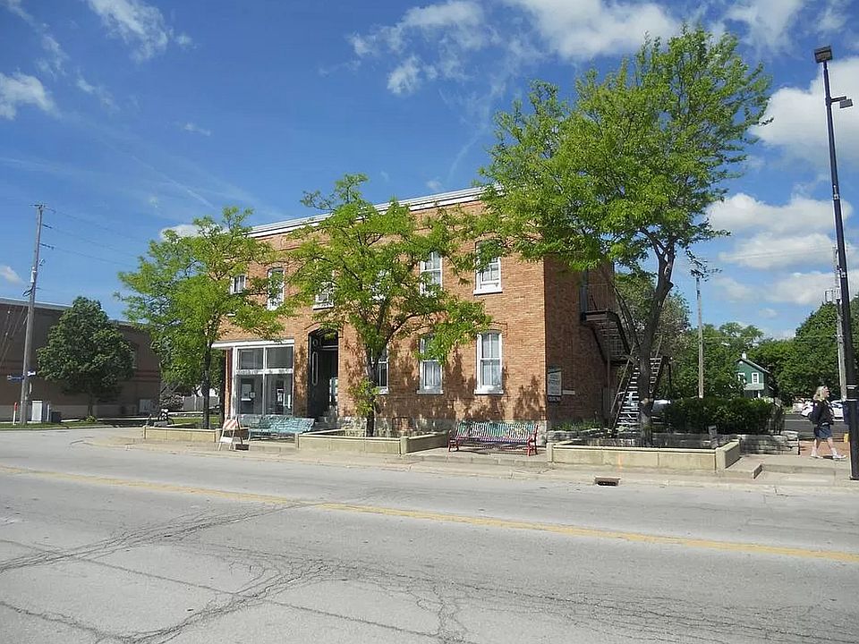 1st image of 401 N Broadway St #4