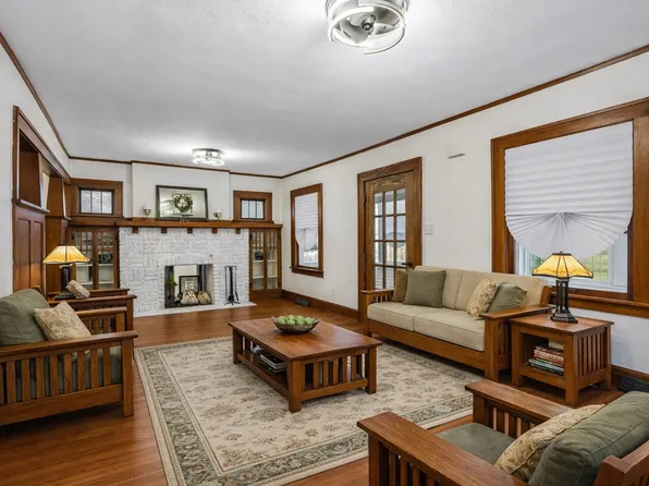 3311 Pleasant St, Des Moines, IA 50312