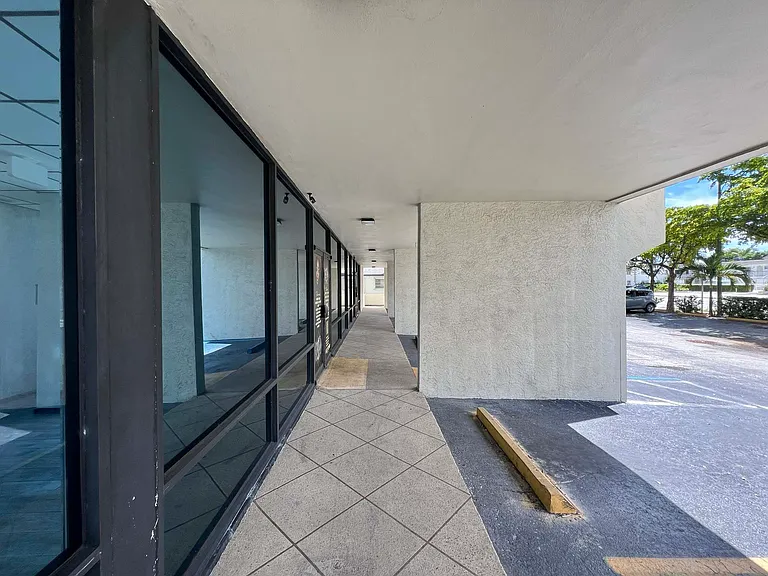 5555 Hollywood Blvd #301 — Photo 13