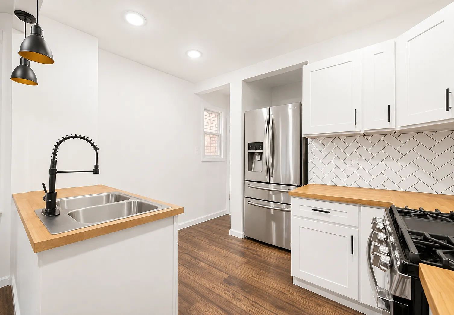 3 bed, $2,735 — Photo 3