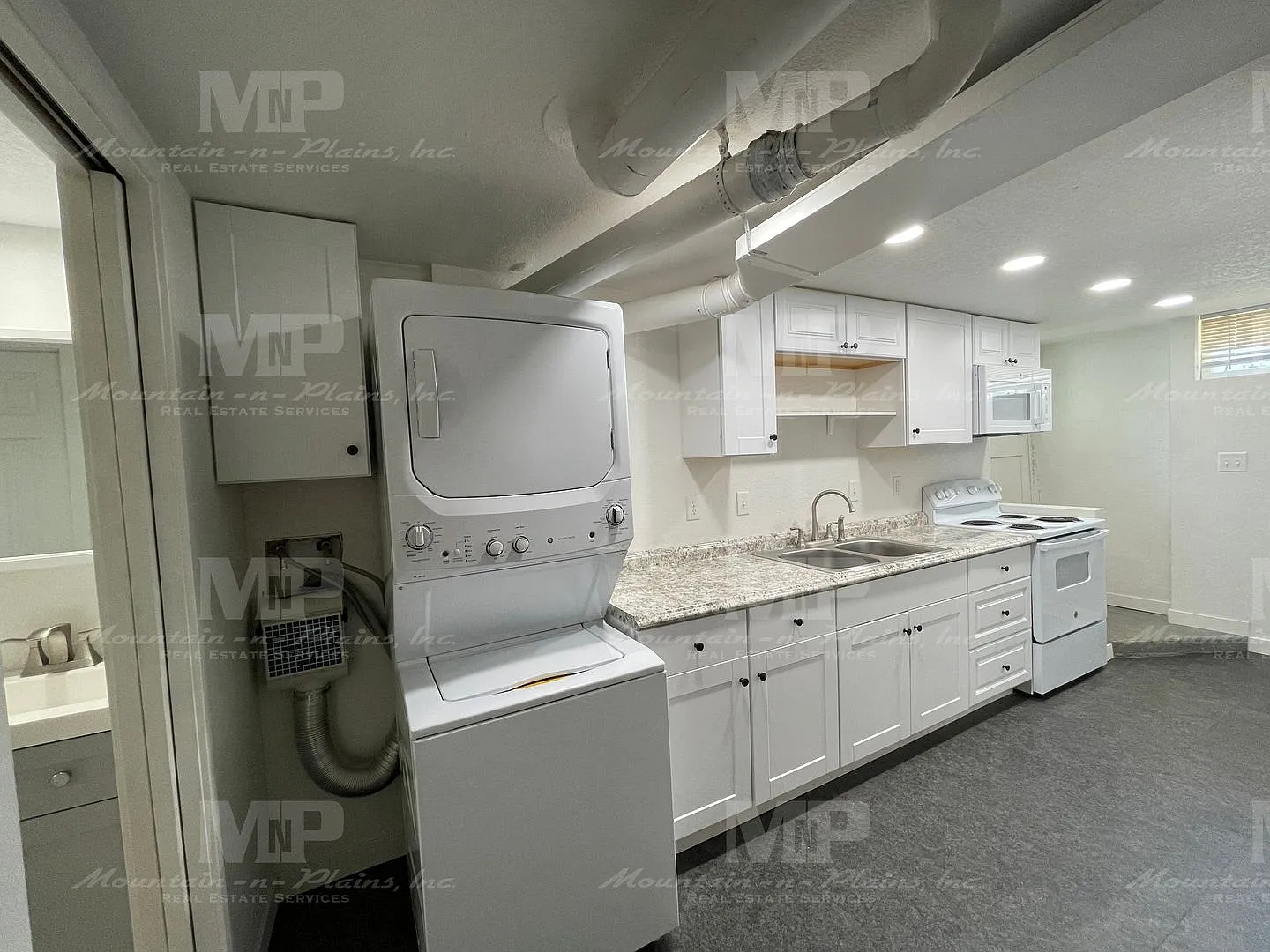 2 bed, 1.0 bath, 832 sqft, $1,395 — Photo 1