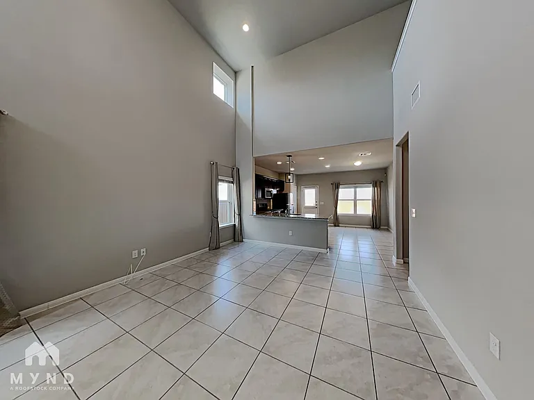 1129 La Conterra Blvd — Photo 3