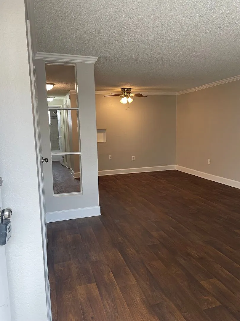 Swedish Plaza Apartments — Photo 4