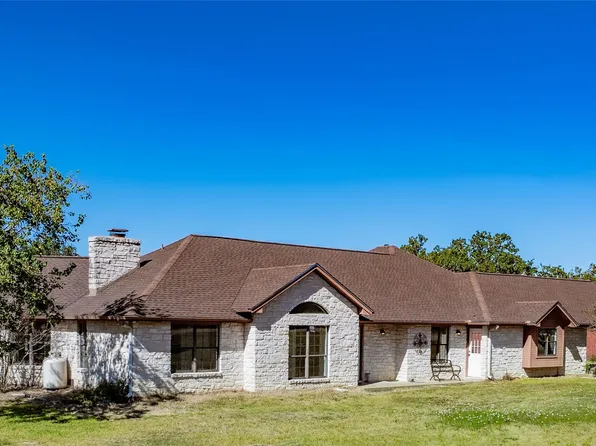 407 Raymond Rd, La Grange, TX 78945