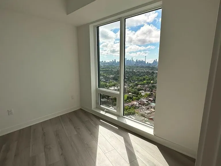 1185 Dupont St N #2710 — Photo 5