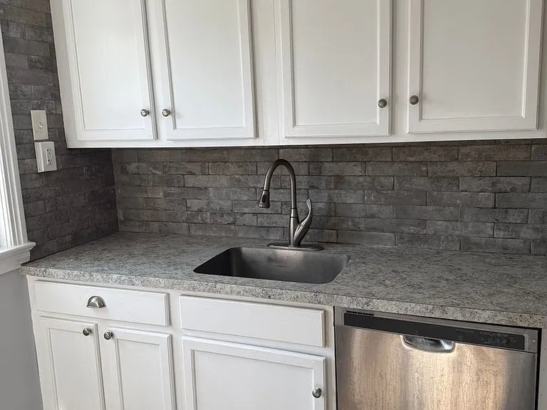 21230 Tracy Ave — Photo 2