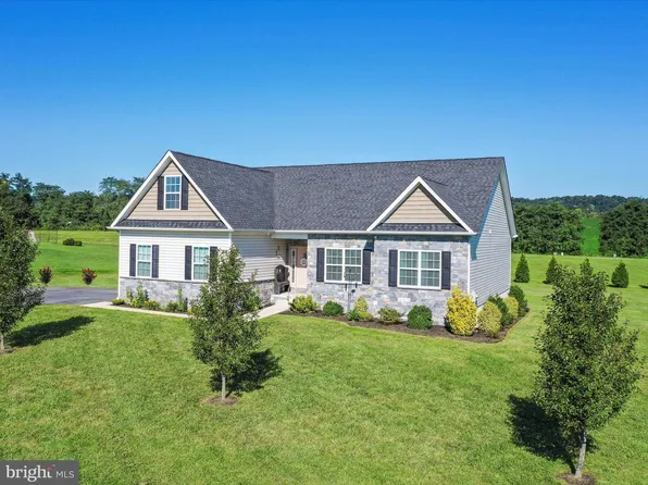 138 Chisholm Dr S, Hedgesville, WV 25427