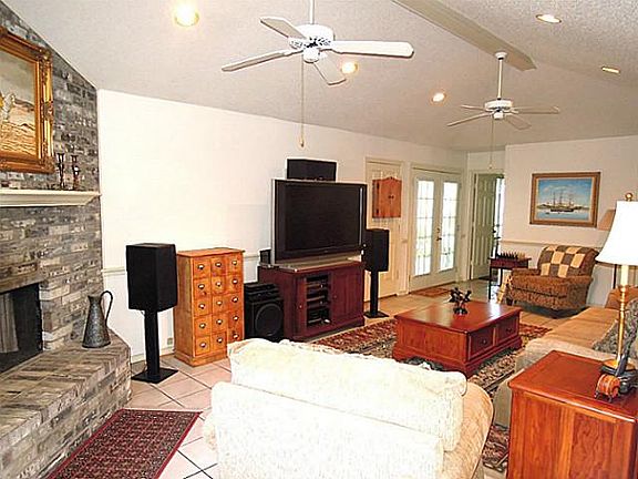 4th image of 1925 Chesham Dr