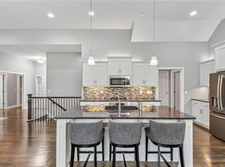 6229 N Green Hills Ln, Kansas City, MO 64151