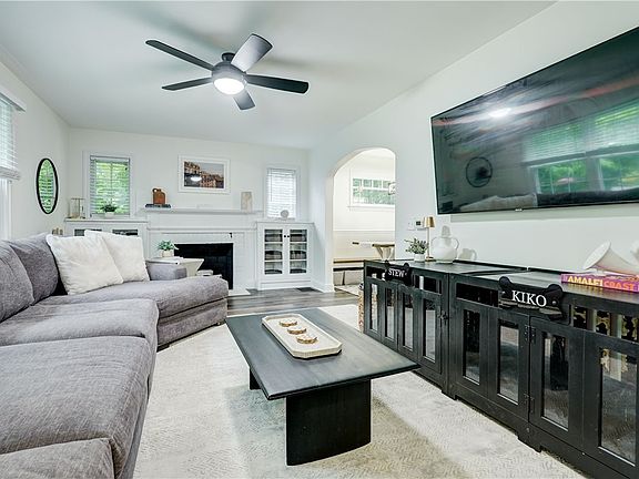 3rd image of 365 Cromwell Dr