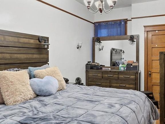 3rd image of 4734 S Prairie Ave #1