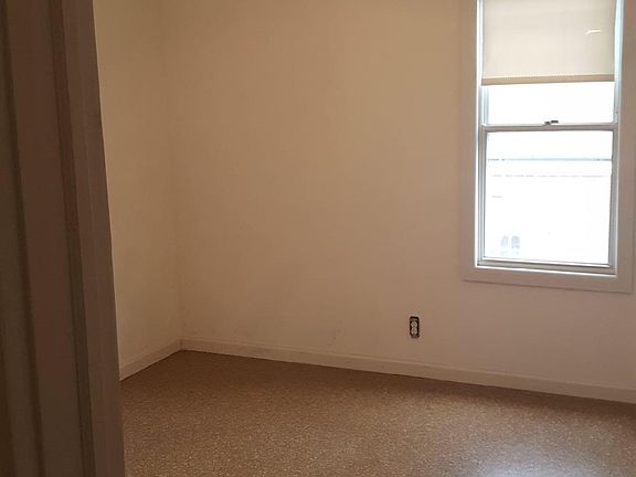 2nd image of 33 Saratoga Ave