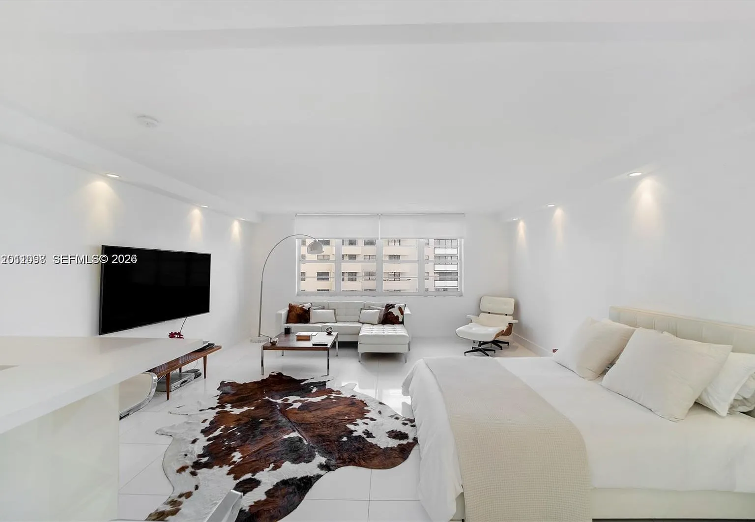 The Decoplage Condo — Photo 3