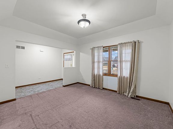 3rd image of 3009 Vimy Ridge Dr