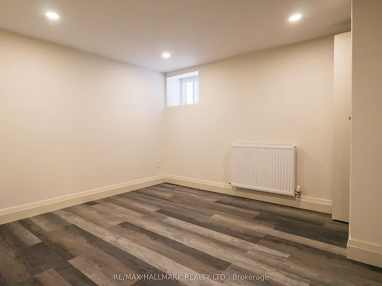 371 Saint Clarens Ave #BASEMENT — Photo 7