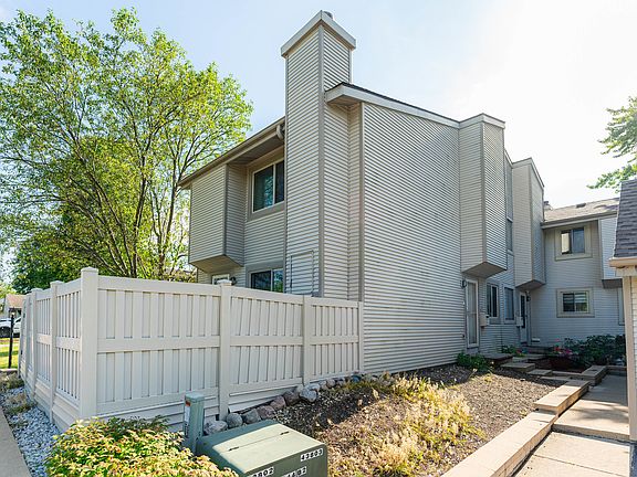 2nd image of 542 Del Lago Dr