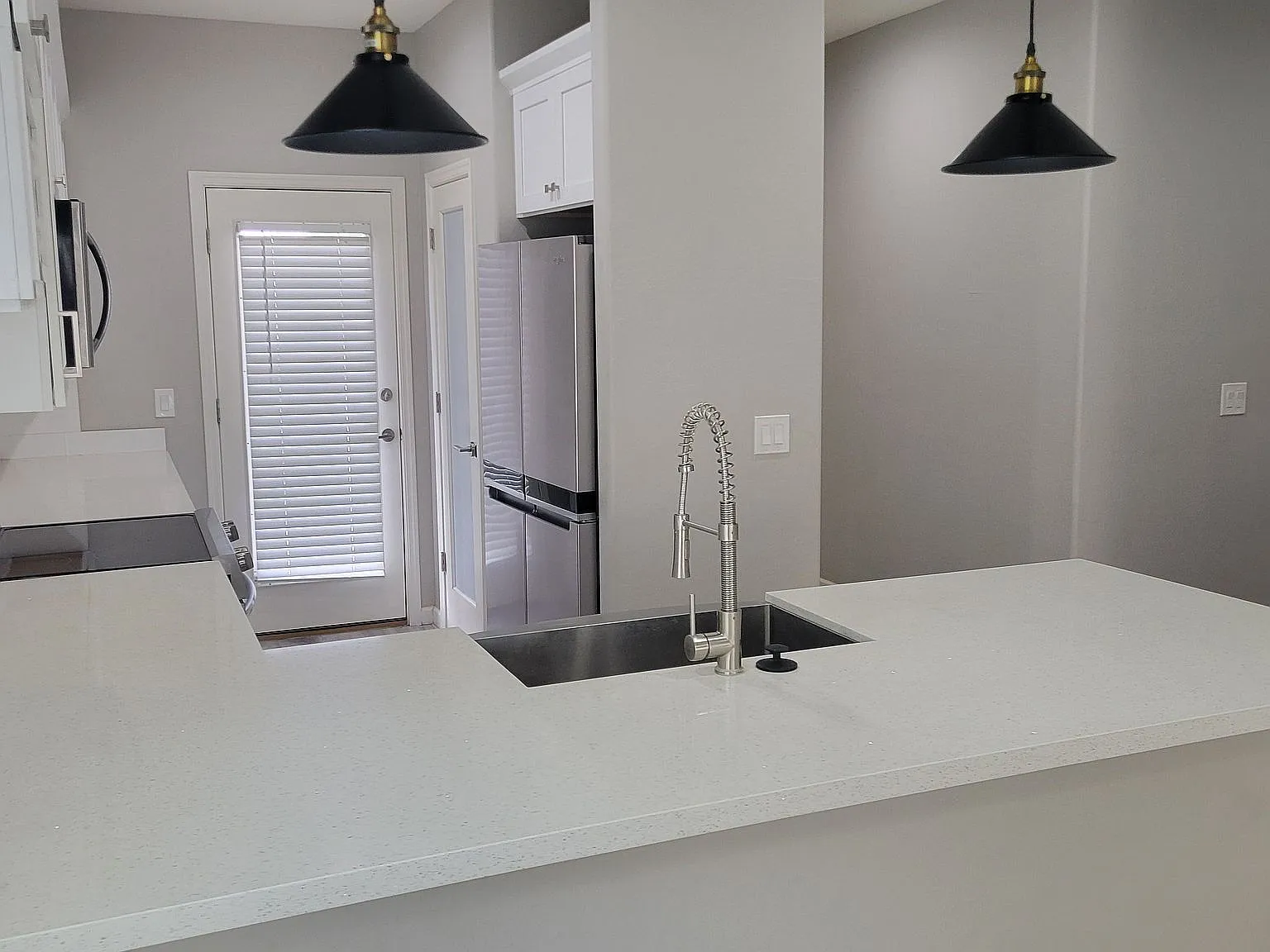 3 bed, 2.0 bath, 1361 sqft, $2,099 — Photo 4