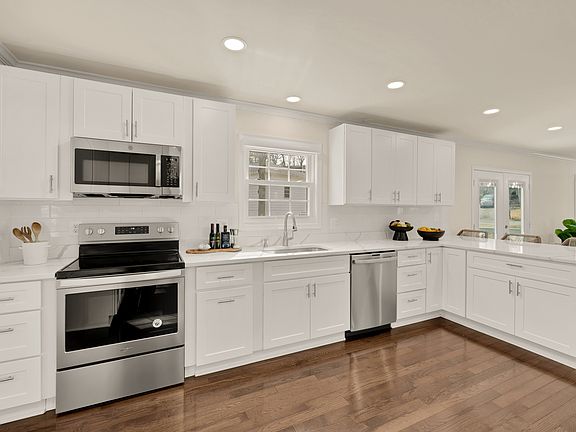 5th image of 15762 Edgewood Dr