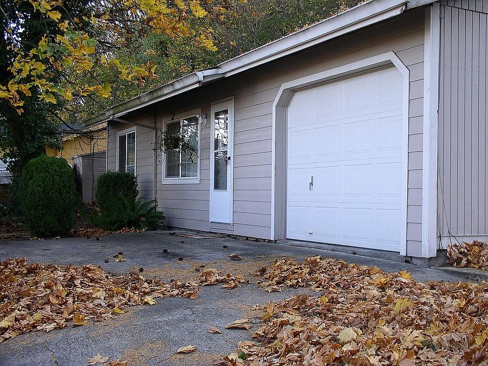 front w/paved 2 park spots