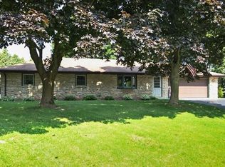1251 Maple Grove Ct, Hubertus, WI 53033